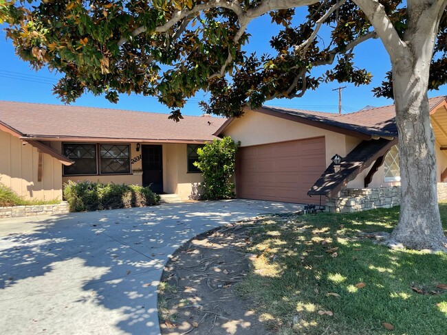 Foto del edificio - 4 Bedroom Mid-Century Classic Fullerton Ho...