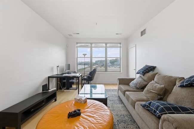 Photo - 26 Ave at Port Imperial Apartment