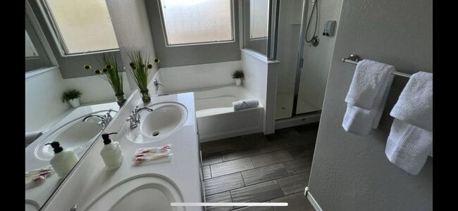 Building Photo - 3 Bedroom Single Family in Phoenix