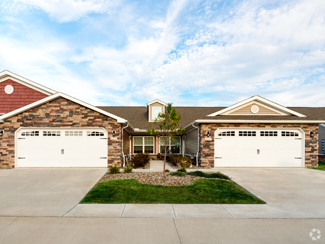 Building Photo - Redwood Brownsburg