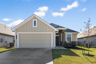 Building Photo - 109 Watch Hl