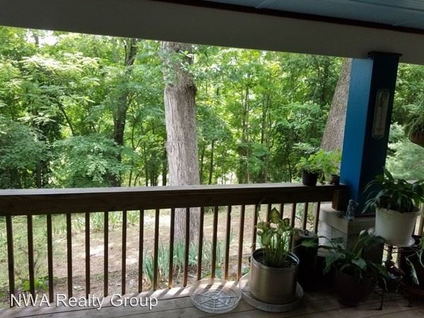 Building Photo - 3 br, 2 bath House - 700 E. Spruce Street