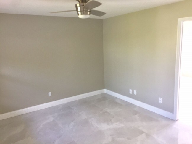 Foto del edificio - 921 NE 16th St