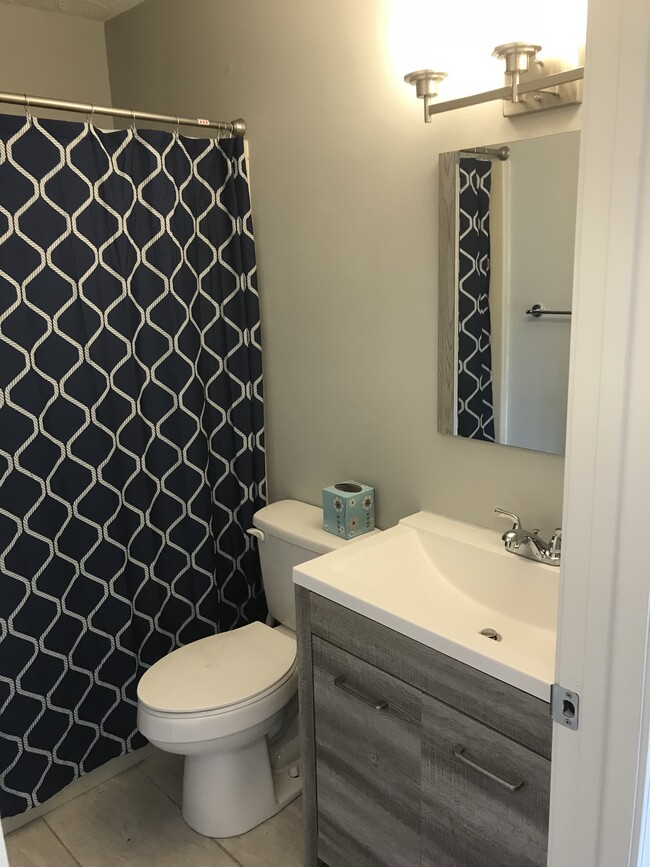 Building Photo - 558 Pin Hook Rd