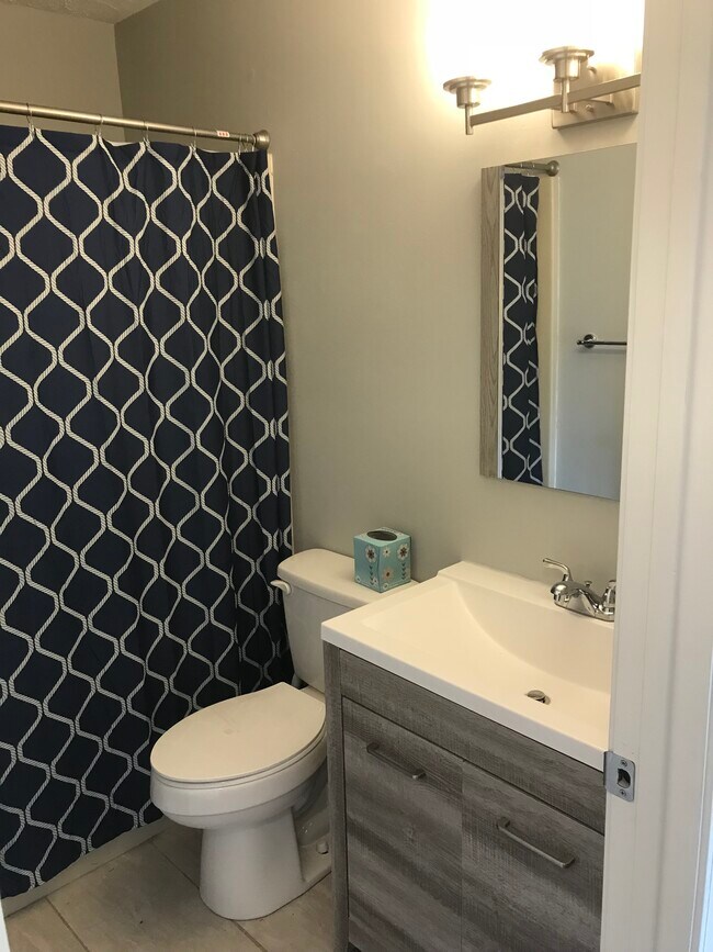 Foto del edificio - 558 Pin Hook Rd