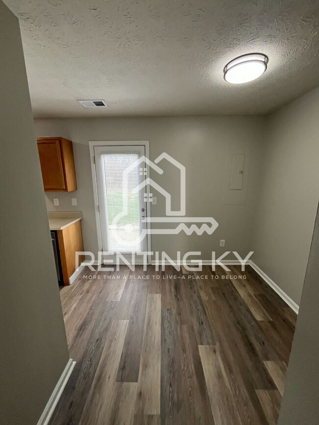 Foto del edificio - Newly Updated 3-Bed, 2.5-Bath Townhome with Garage!