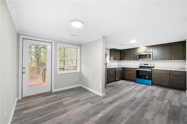 Building Photo - 5955 Kemp Dr