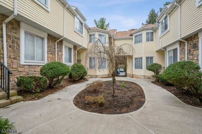 Building Photo - 1050 Schmidt Ln