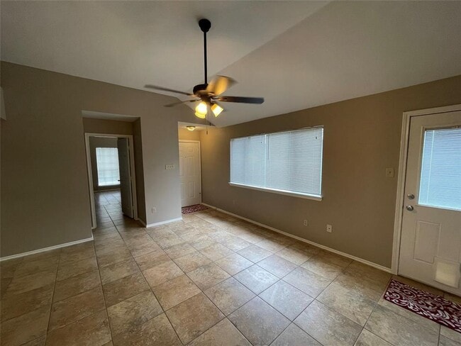 Building Photo - 830 Mica Ln