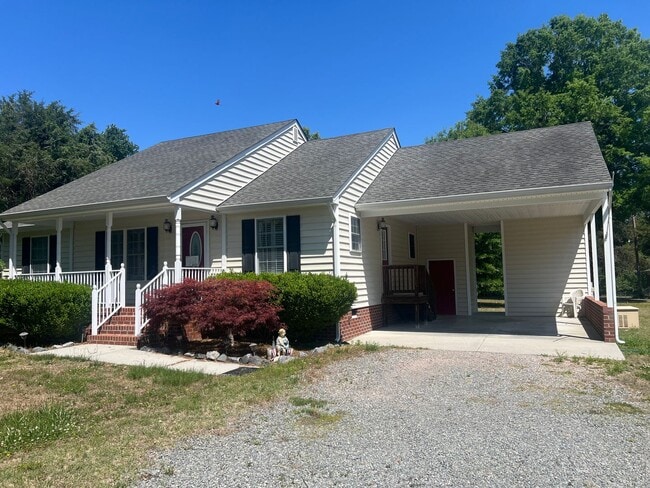 Building Photo - Rancher on 6.79 Acre Lot