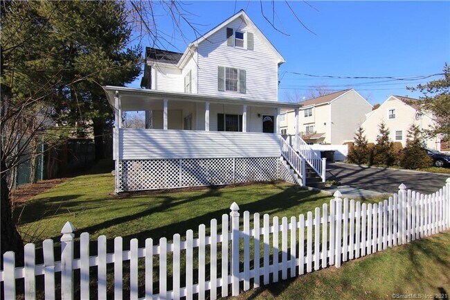 Building Photo - 14 Dora St