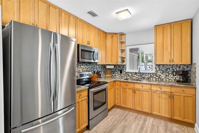 Foto del edificio - 5519 Commonwealth Ave N