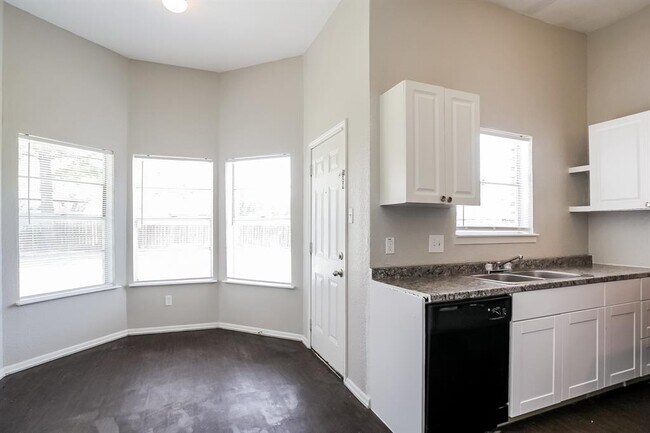 Building Photo - 1502 Stevenage Ln
