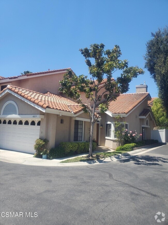 Building Photo - 4819 La Rosa Dr