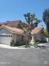 Building Photo - 4819 La Rosa Dr