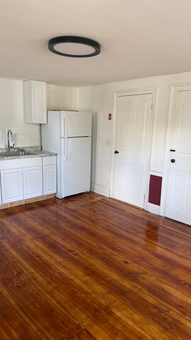 Cocina - 329 Main St