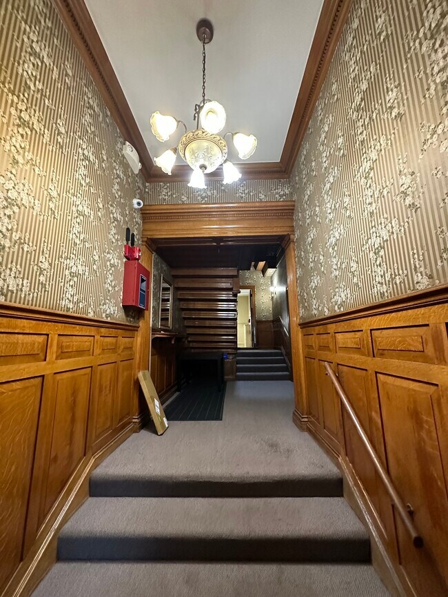 Building Photo - 472 Beacon St