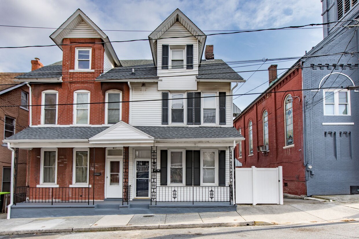 Primary Photo - SIX BEDROOM Updated Half Twin