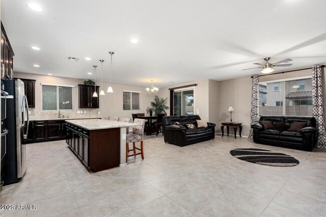 Building Photo - 7912 W Quail Track Dr