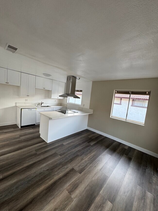 Foto del edificio - 2155 Canyon Dr