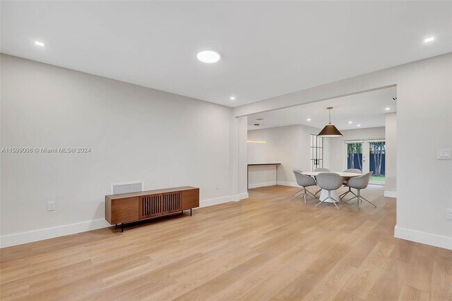 Building Photo - Aledo Avenue, Coral Gables, FL 33134 - 3 B...