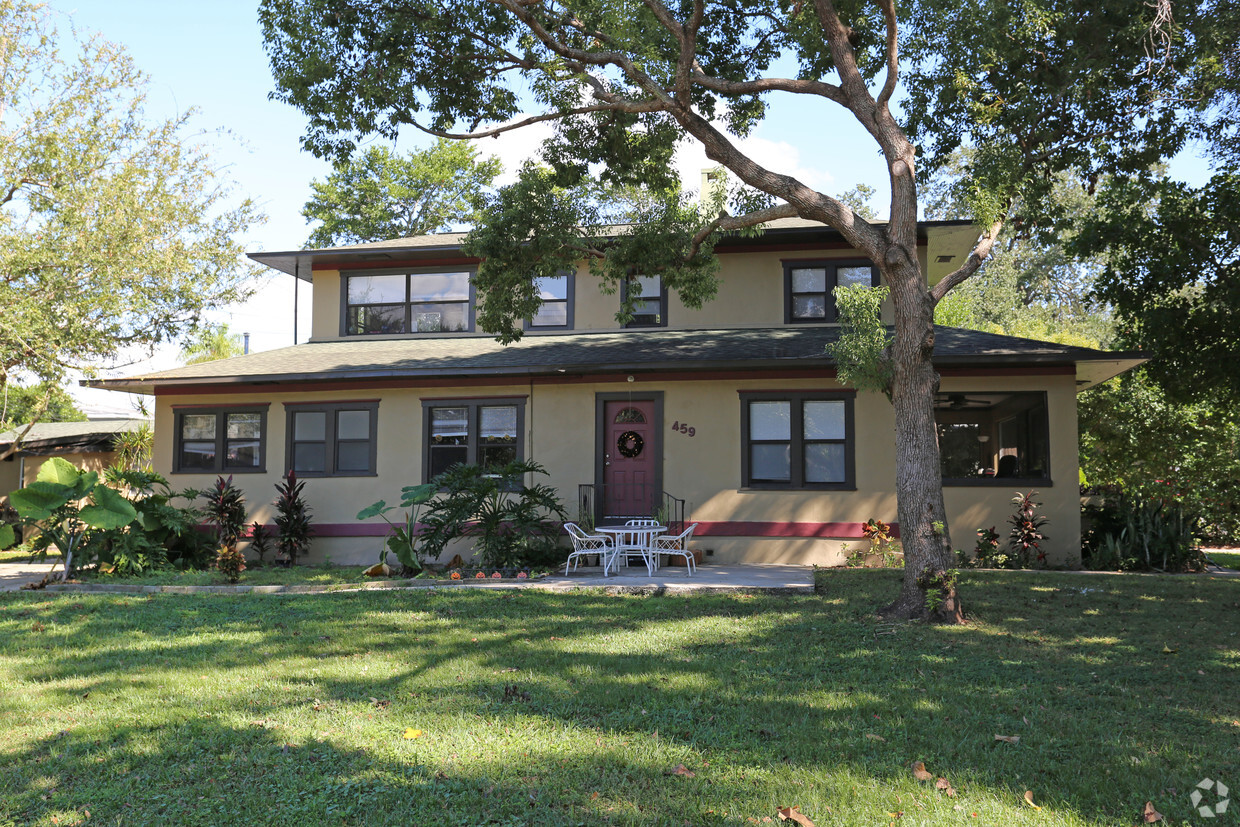 Primary Photo - Crescent Lake Apartments