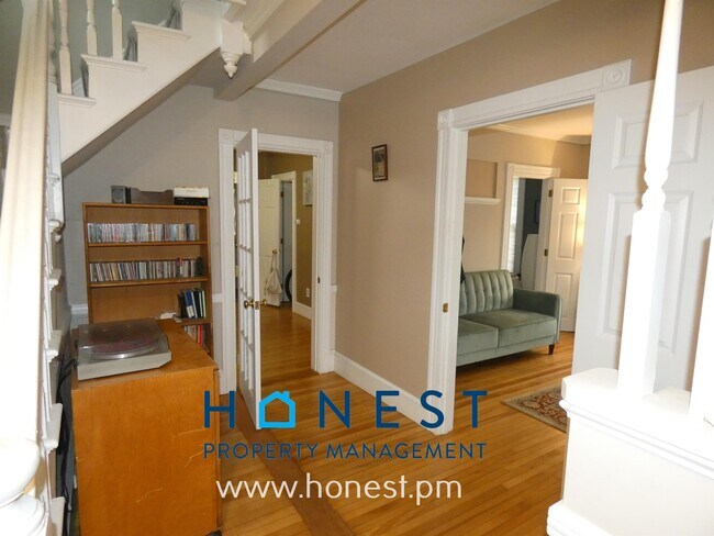 Building Photo - 106 Sewall St