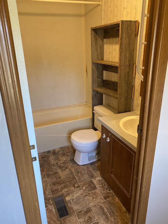 Building Photo - 307 Piper Dr