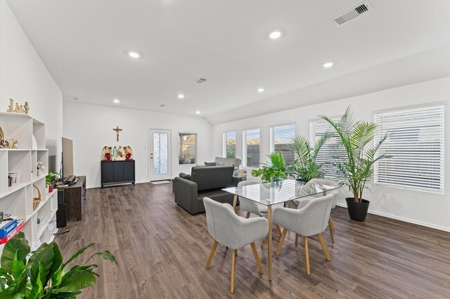 Foto del edificio - 31722 Harmony High Ln