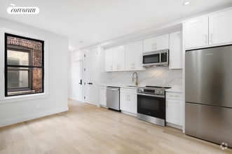 Building Photo - 202 W 96th St