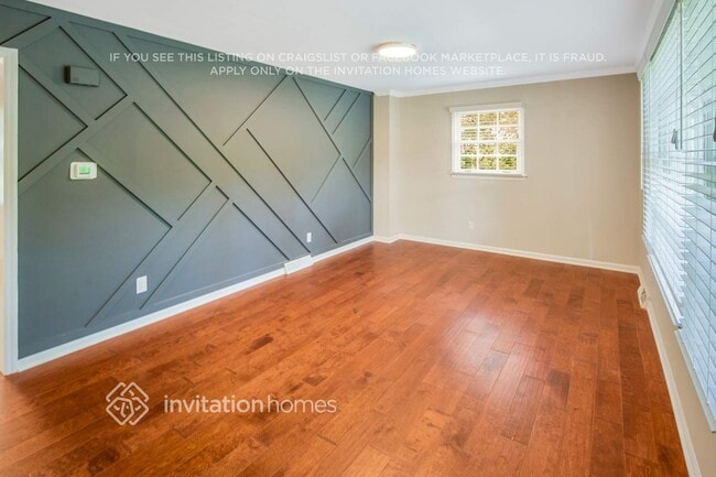 Building Photo - 929 Eaglewood Ave
