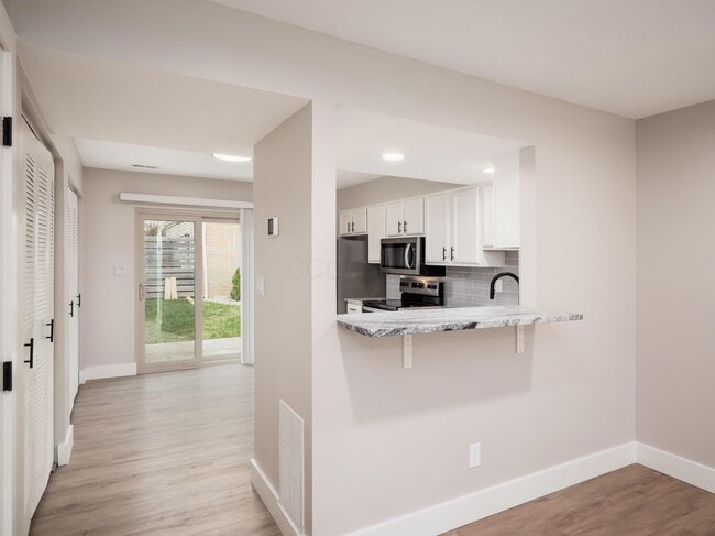 Building Photo - 635 Pebble Pl Dr