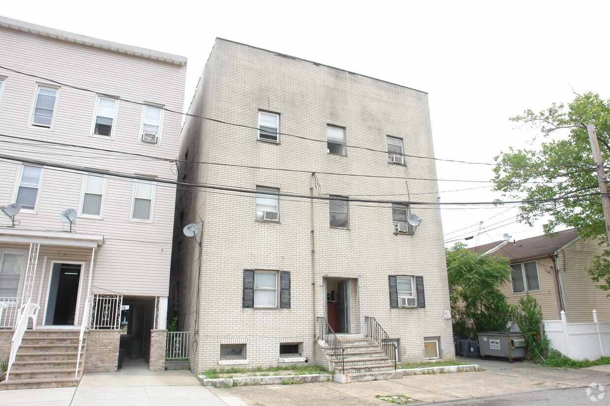 100 Commerce St, Perth Amboy, NJ 08861 Apartments in Perth Amboy, NJ