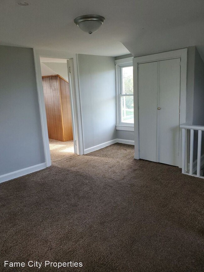Building Photo - 2 br, 1 bath House - 618 Young Ave NE
