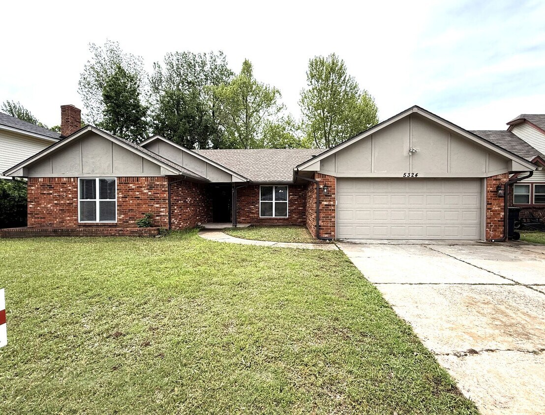 Foto principal - Minutes from Tinker AFB – Cozy 3BR Home wi...