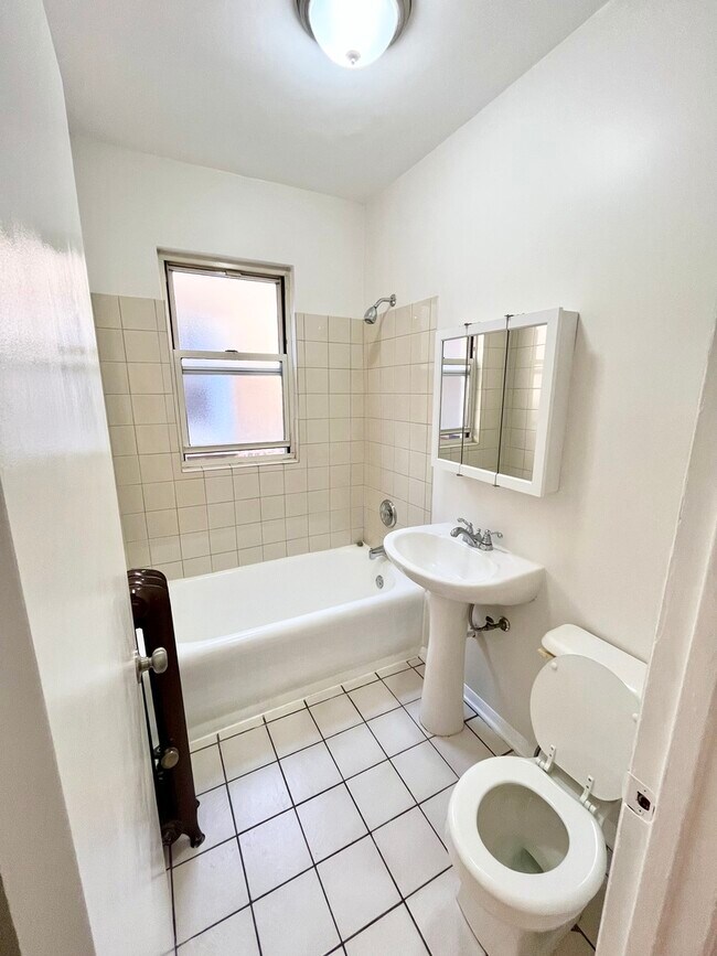 Foto del edificio - 954 N Kildare Ave