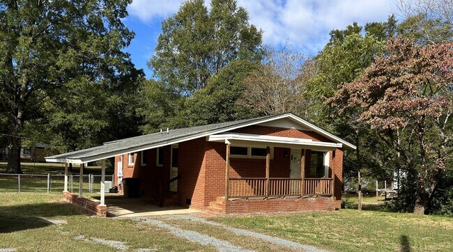 Building Photo - 705 N Elm St