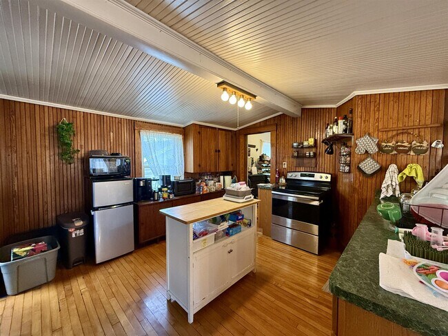 Building Photo - 27 Hillsdale Rd