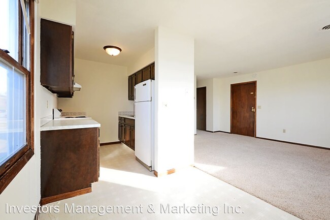 Building Photo - 601 Maple St