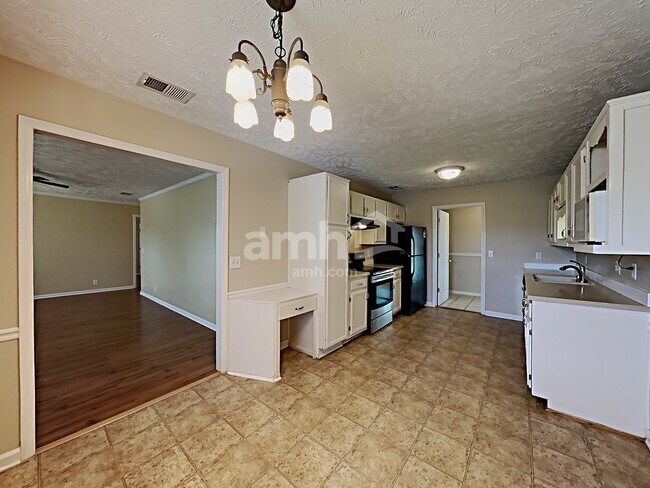 Building Photo - 2910 Windemere Dr