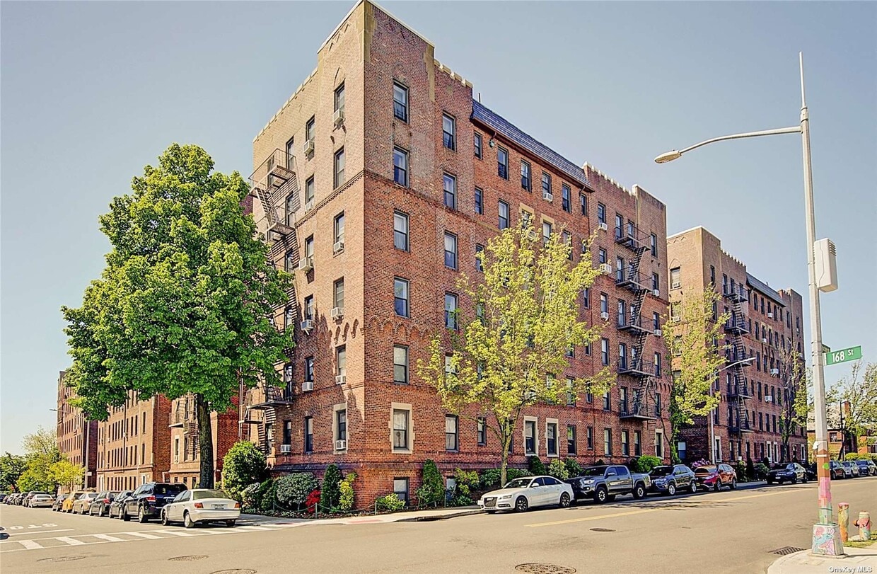 Primary Photo - 167-10 Crocheron Ave