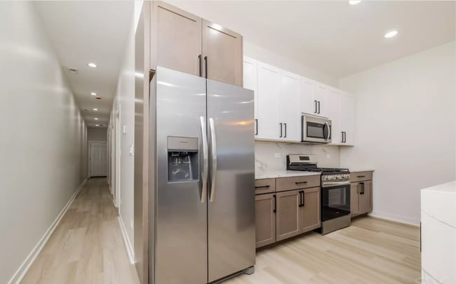 Building Photo - Humboldt Park Gorgeous and Modern 3b/2b