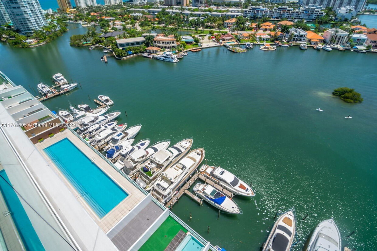 Primary Photo - 400 Sunny Isles Blvd