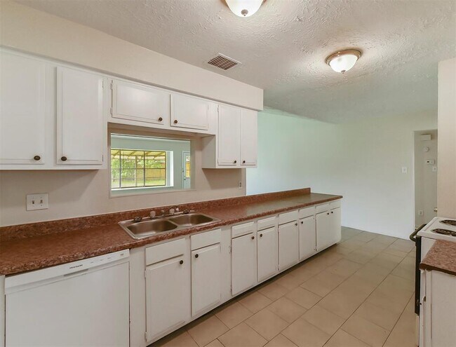 Building Photo - 17022 Bougainvilla Ln