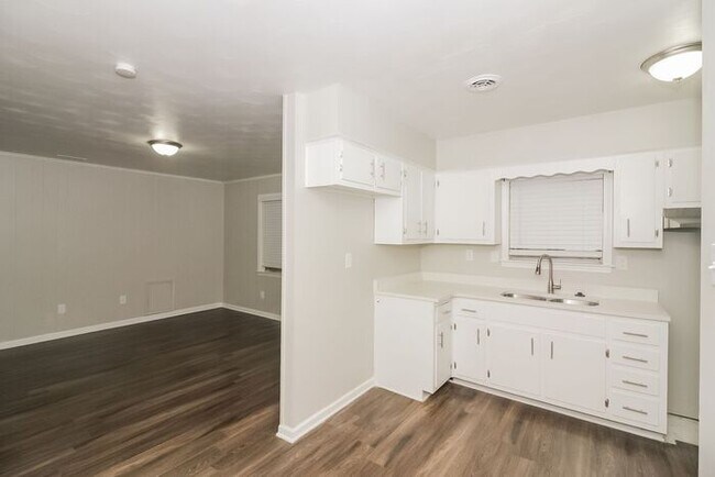Building Photo - Renovated Home for Rent In Raleigh!