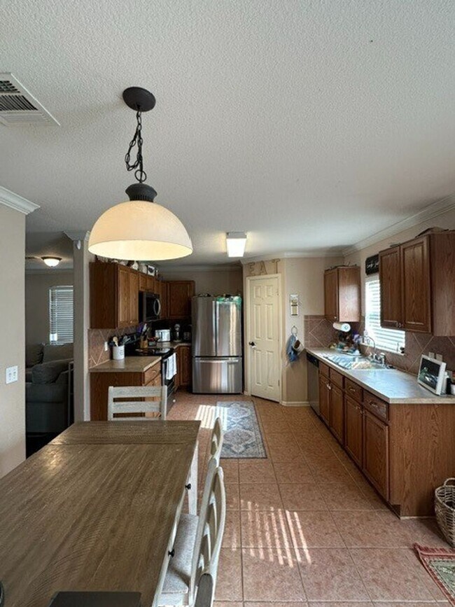 Foto del edificio - 4 Bed 2.5 Bath Home with Yard in Kyle