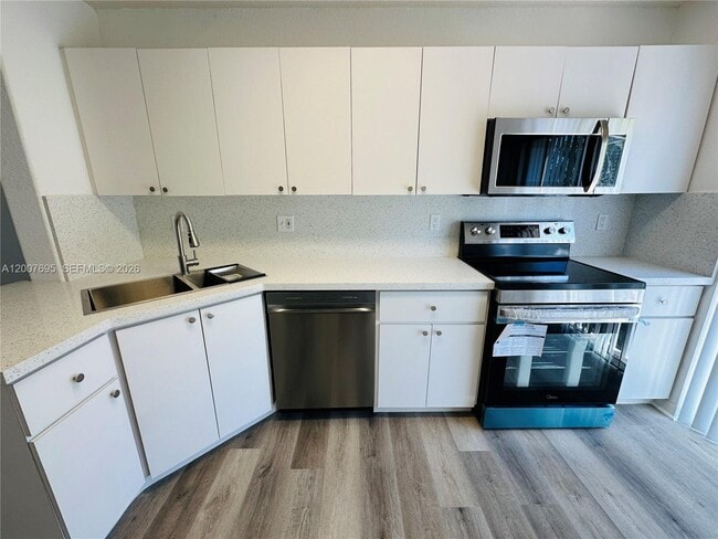 Foto del edificio - 5705 NW 109th Ave