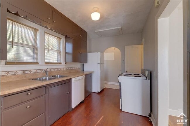 Building Photo - 115 N Oliver St