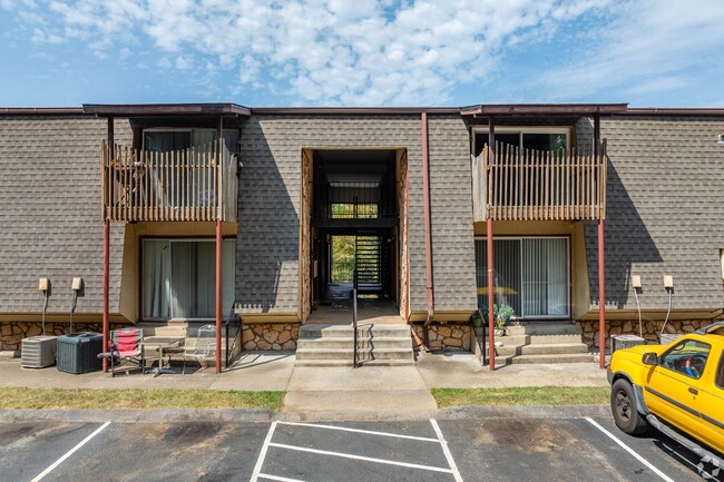 Foto del edificio - Hartford House Apartments