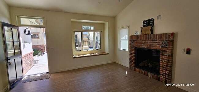 Foto del edificio - 520 E Clark Ave